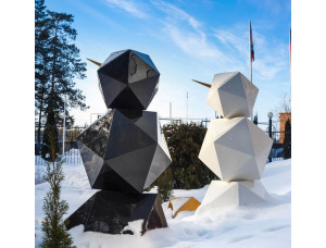 Полигональная скульптура снеговик 